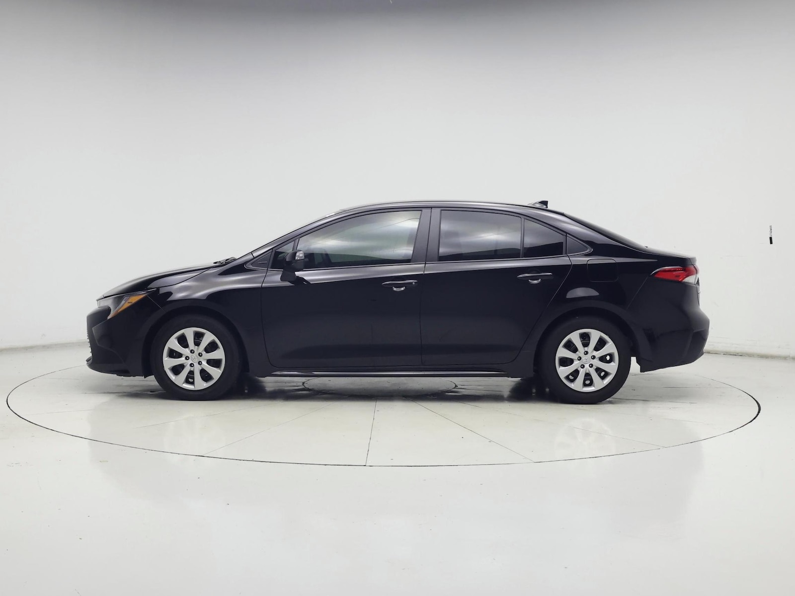 2026 Toyota Corolla LE - Photo 8