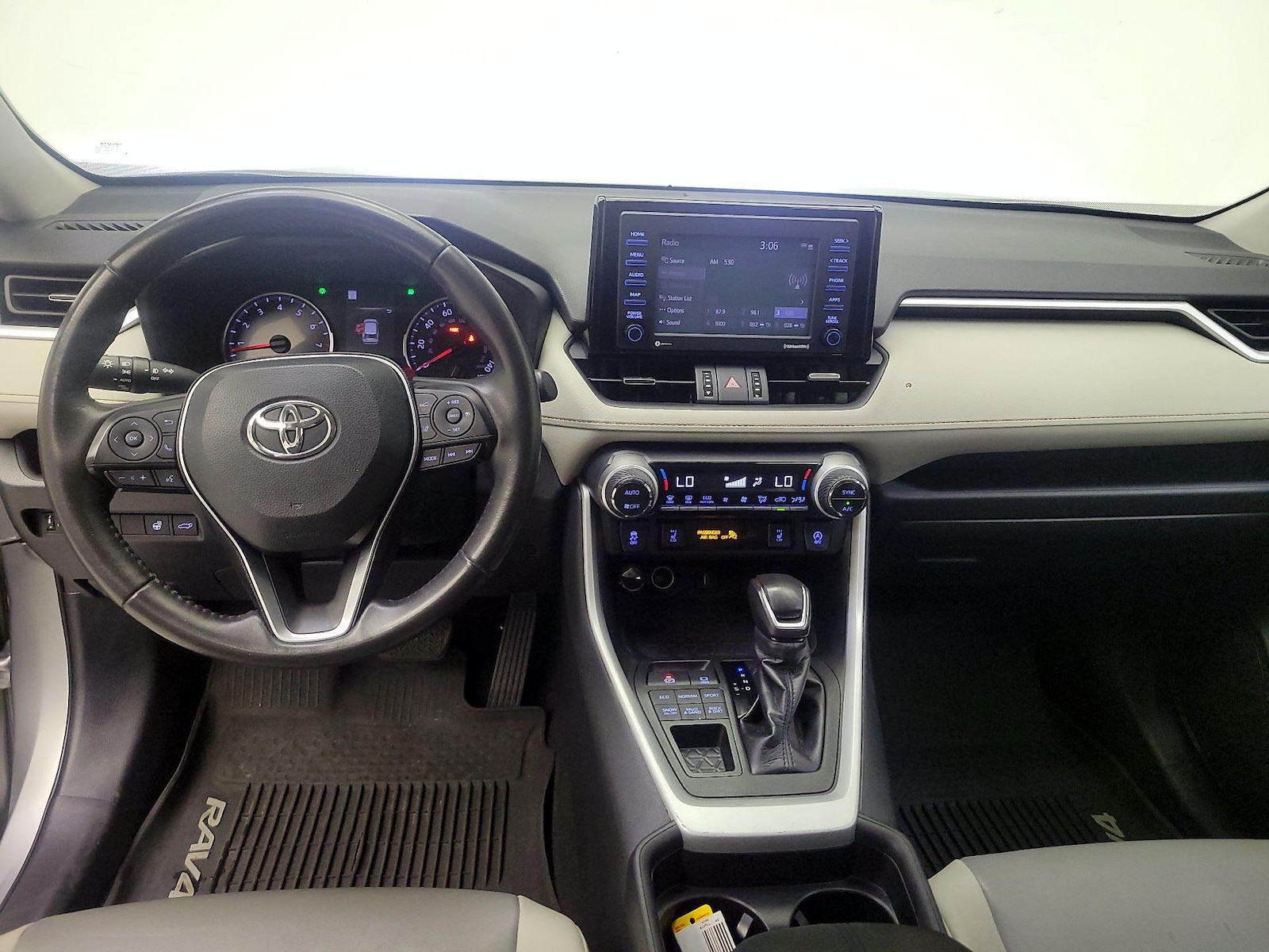 2020 Toyota RAV4 XLE Premium - Photo 10