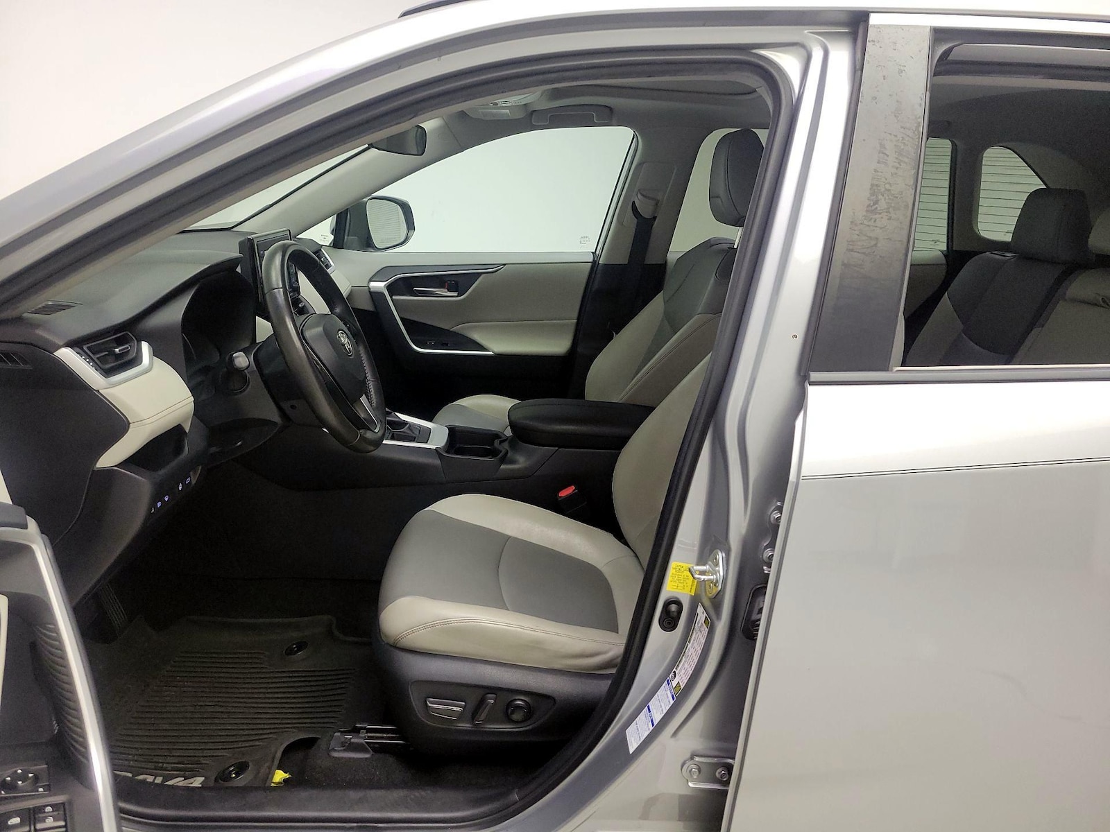 2020 Toyota RAV4 XLE Premium - Photo 12