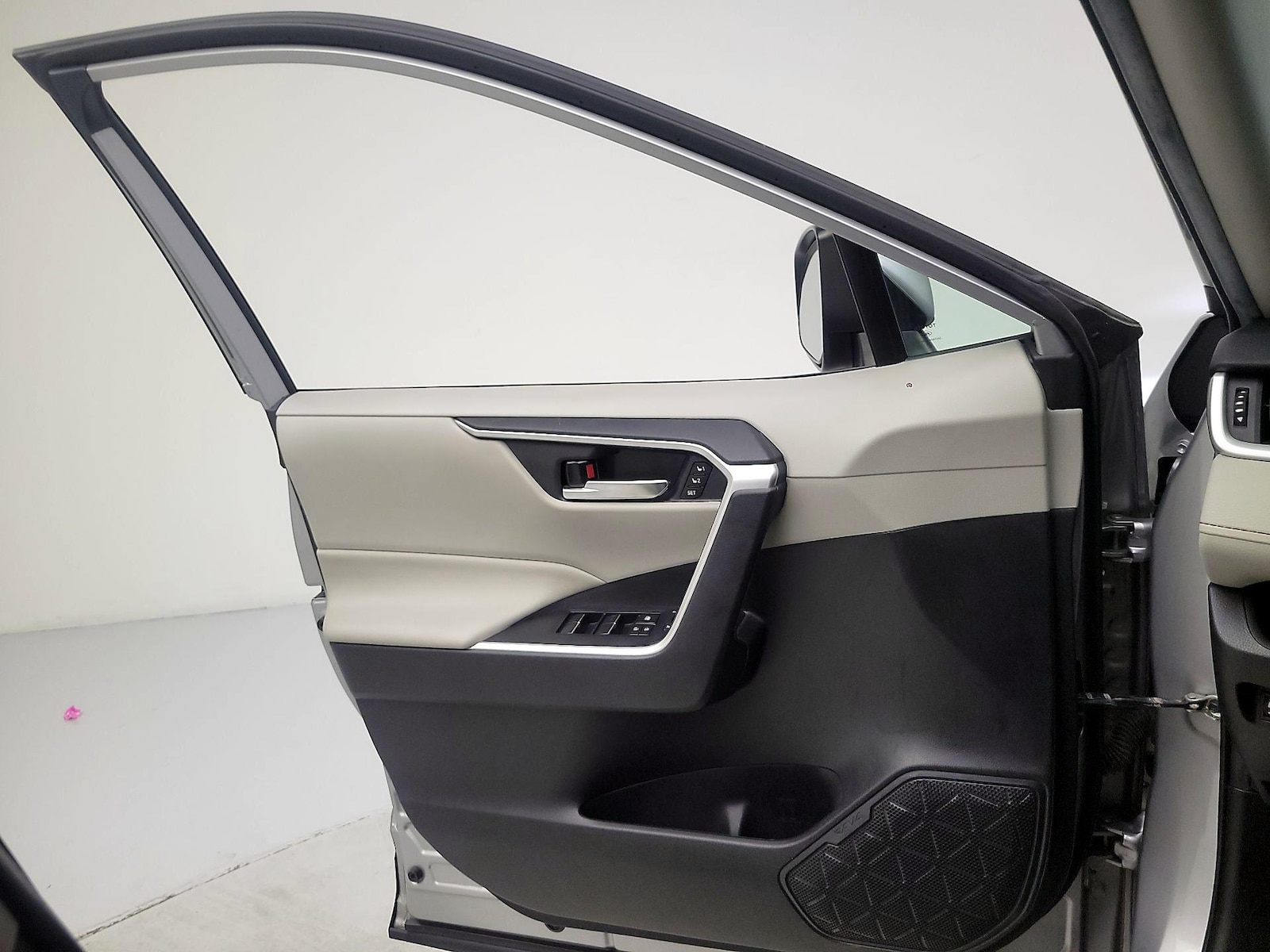 2020 Toyota RAV4 XLE Premium - Photo 13