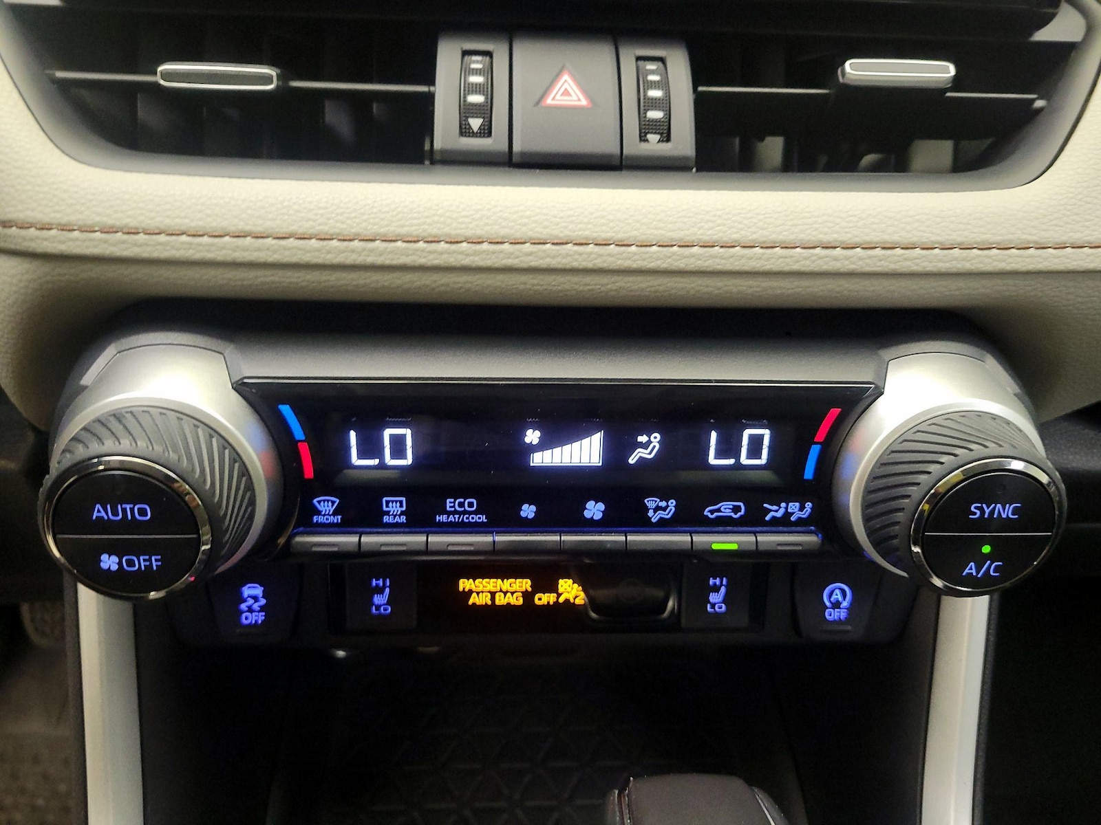 2020 Toyota RAV4 XLE Premium - Photo 16