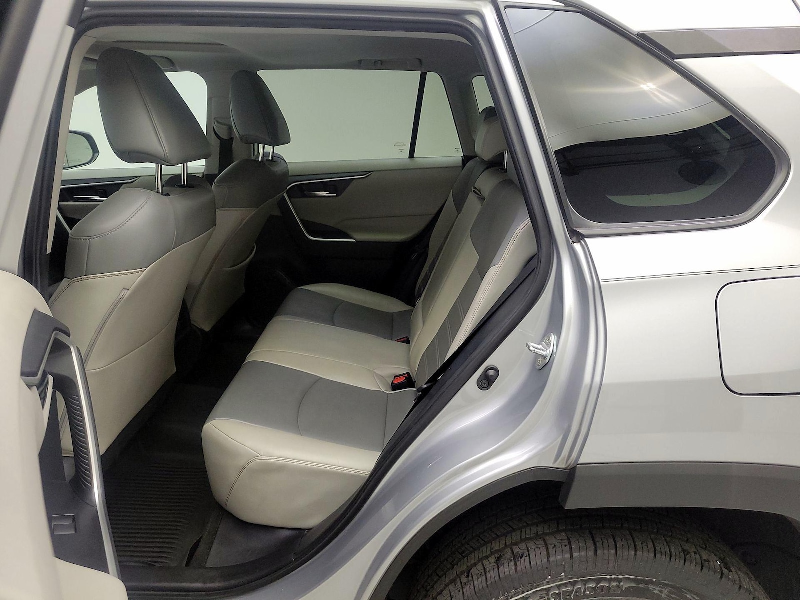 2020 Toyota RAV4 XLE Premium - Photo 20