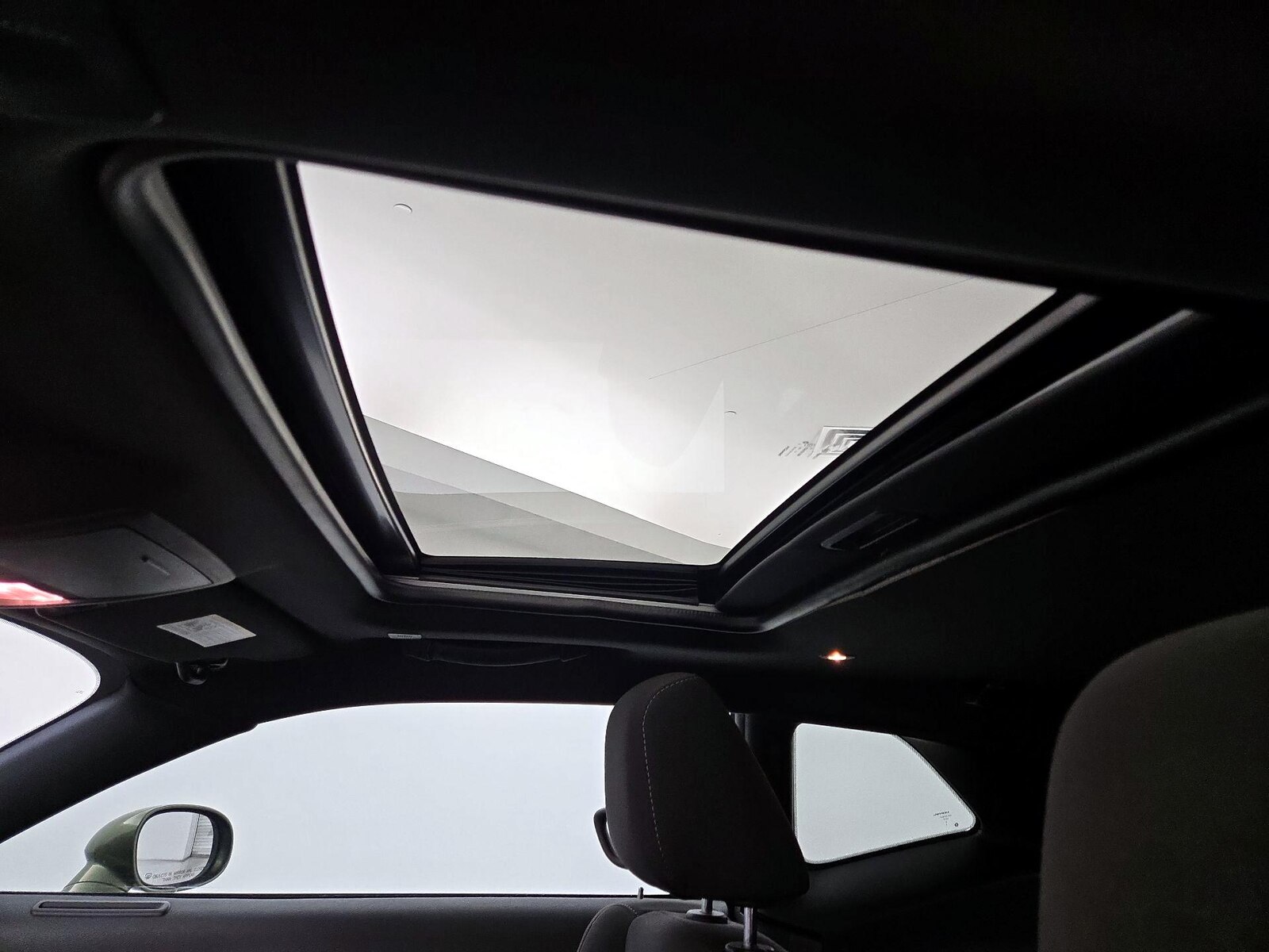 Sunroof(s) & Overhead Airbags