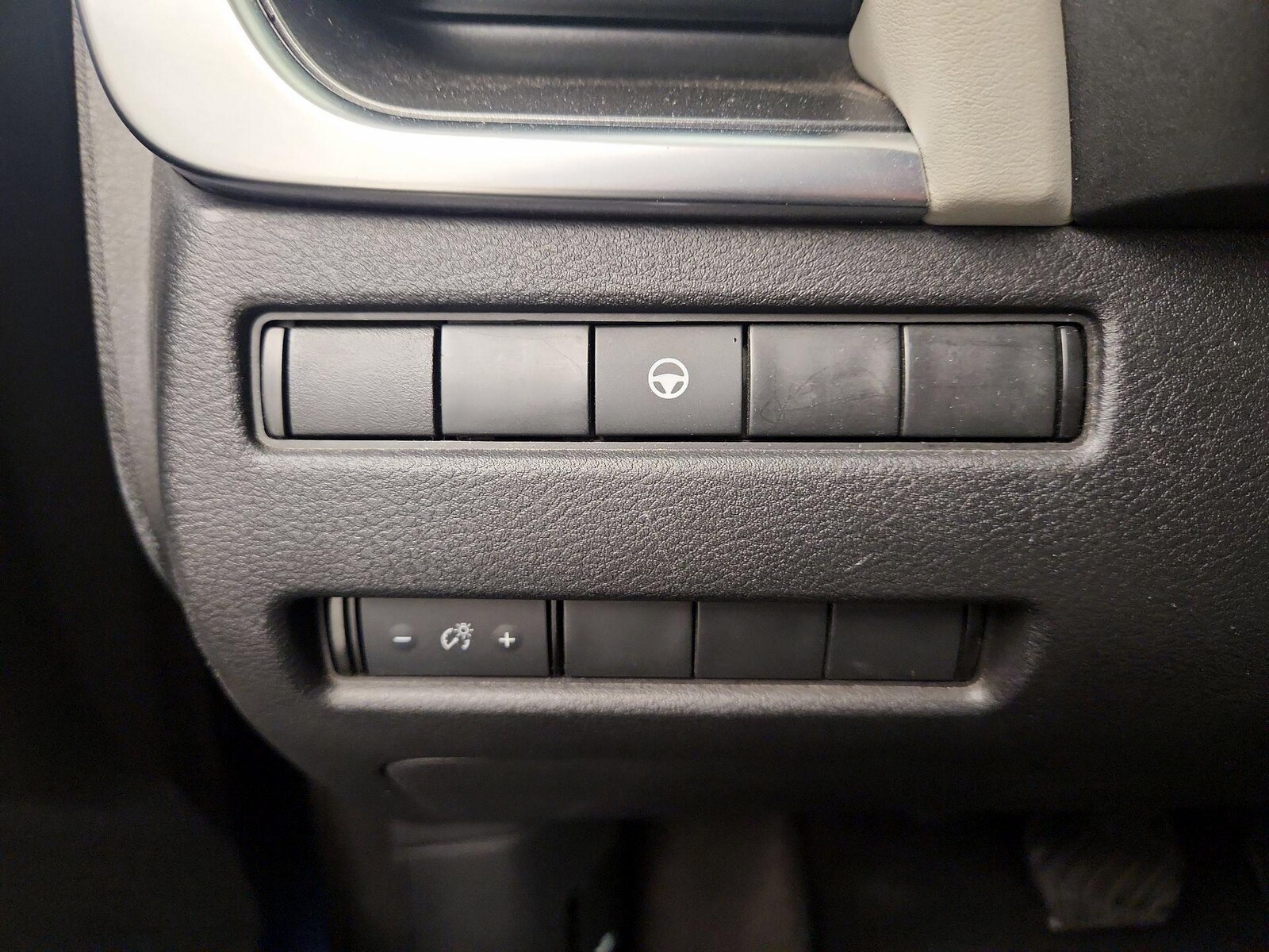2021 Nissan Rogue SV - Photo 14