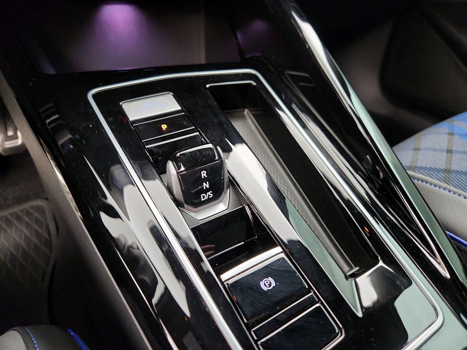 2025 Volkswagen Golf R R - Photo 18
