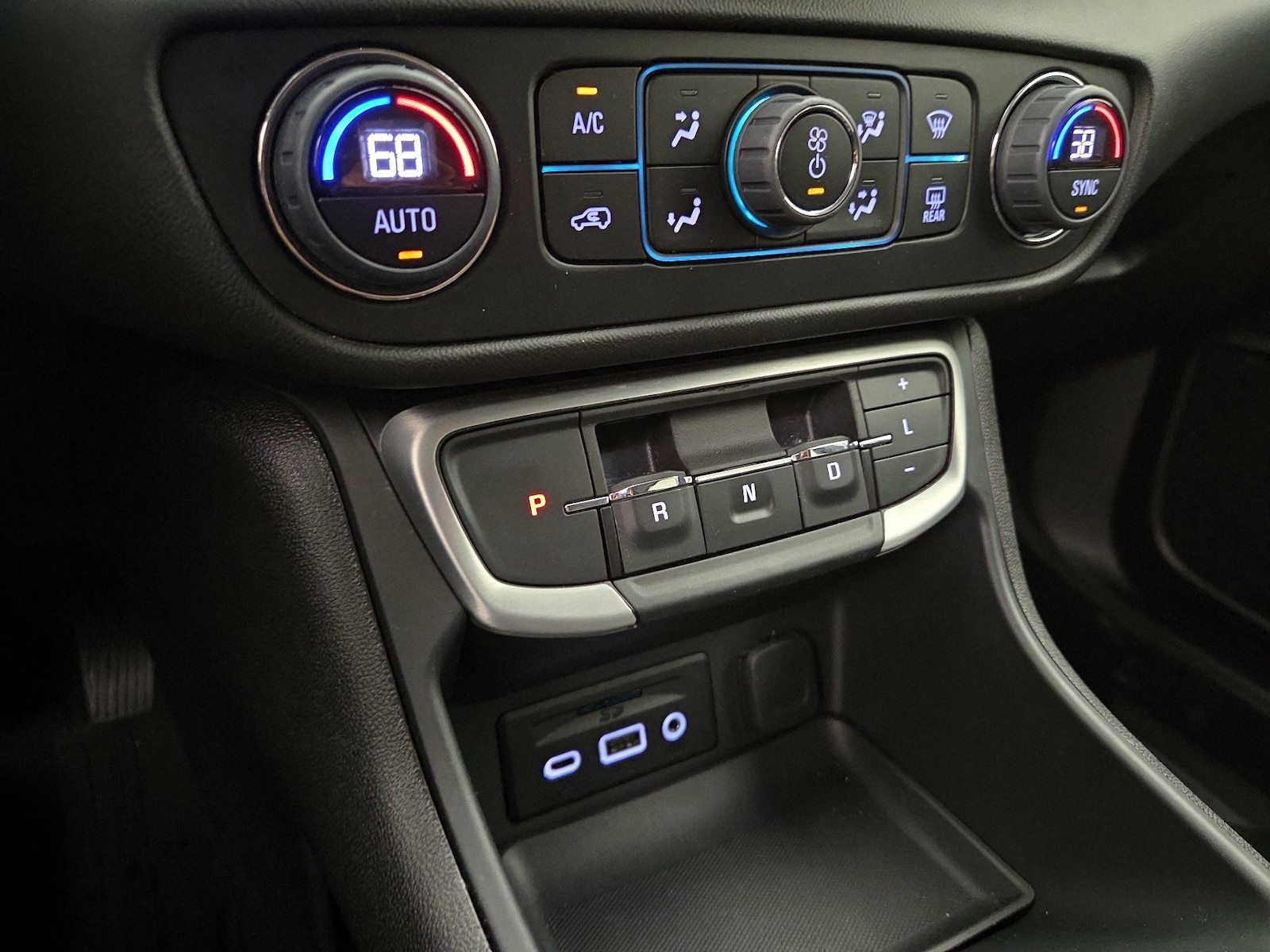 2024 GMC Terrain SLT - Photo 18