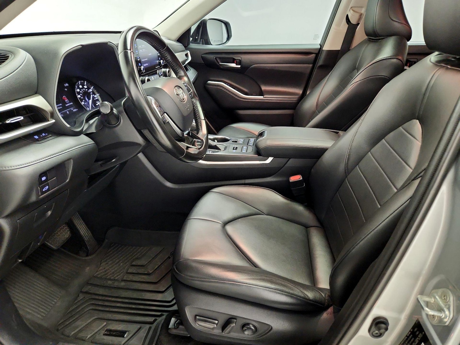 2020 Toyota Highlander XLE - Photo 12