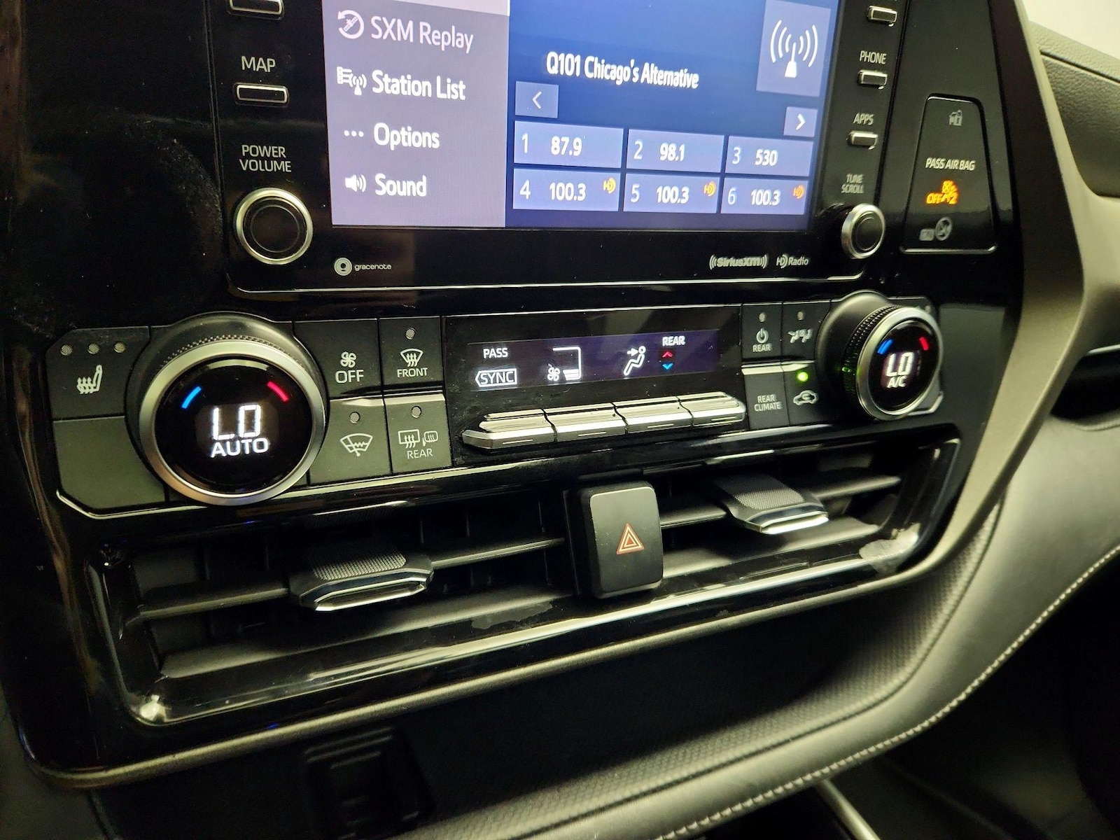 2020 Toyota Highlander XLE - Photo 17