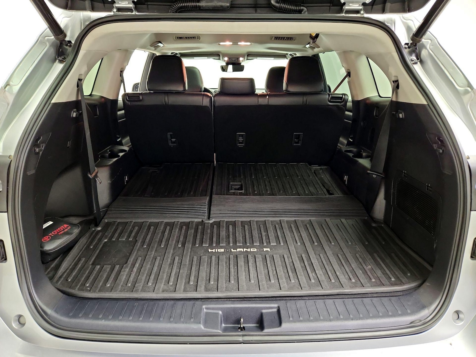 2020 Toyota Highlander XLE - Photo 24