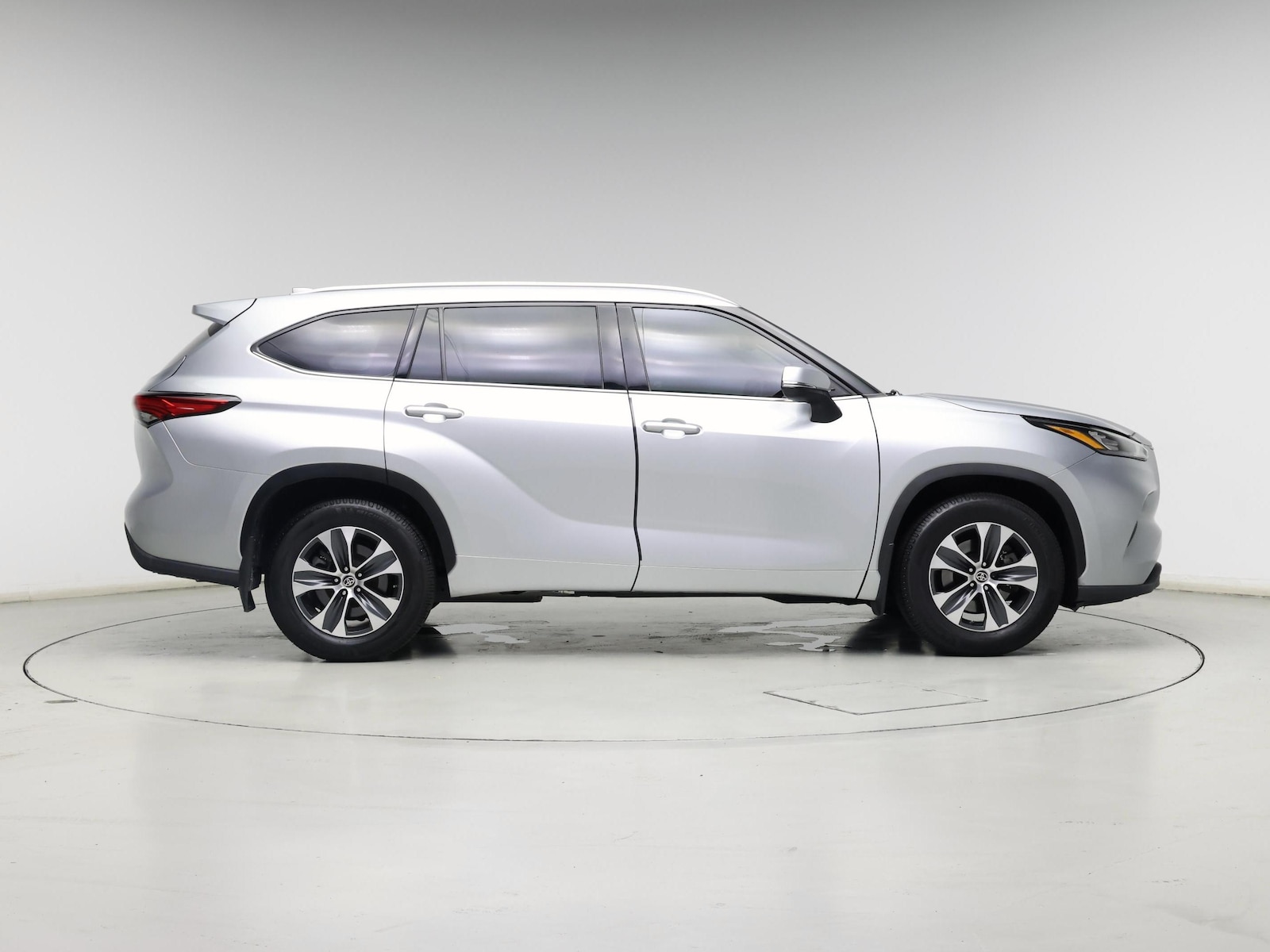 2020 Toyota Highlander XLE - Photo 8