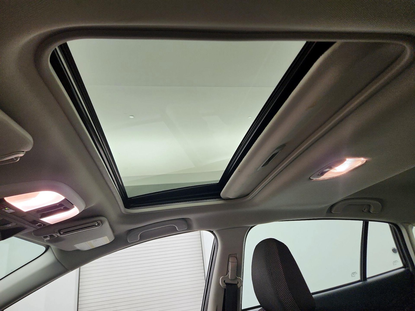 Sunroof(s) & Overhead Airbags