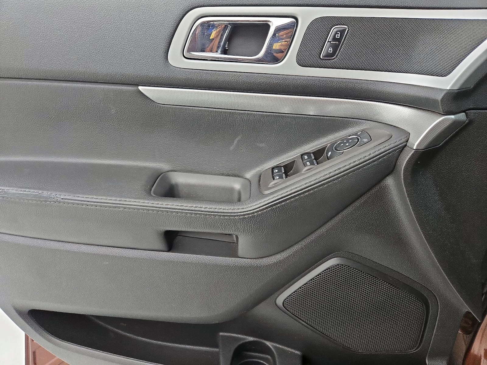 2015 Ford Explorer XLT - Photo 13