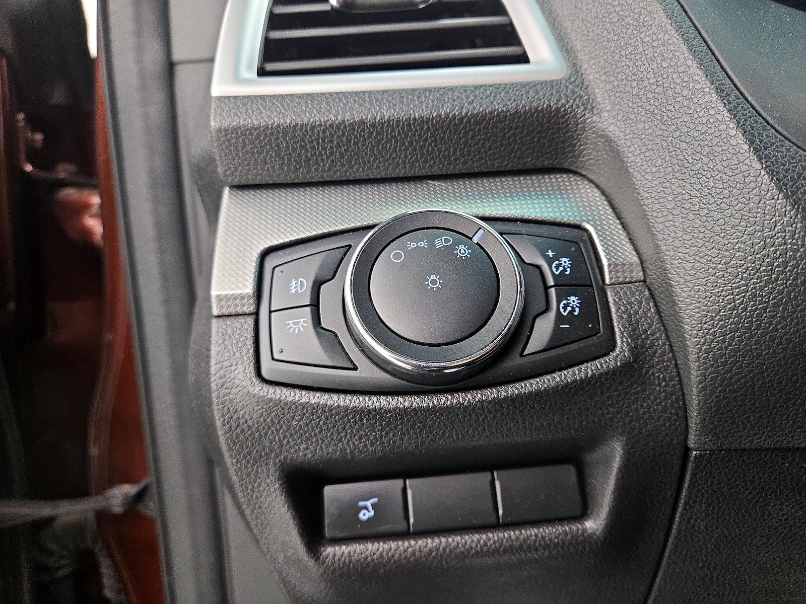 2015 Ford Explorer XLT - Photo 14