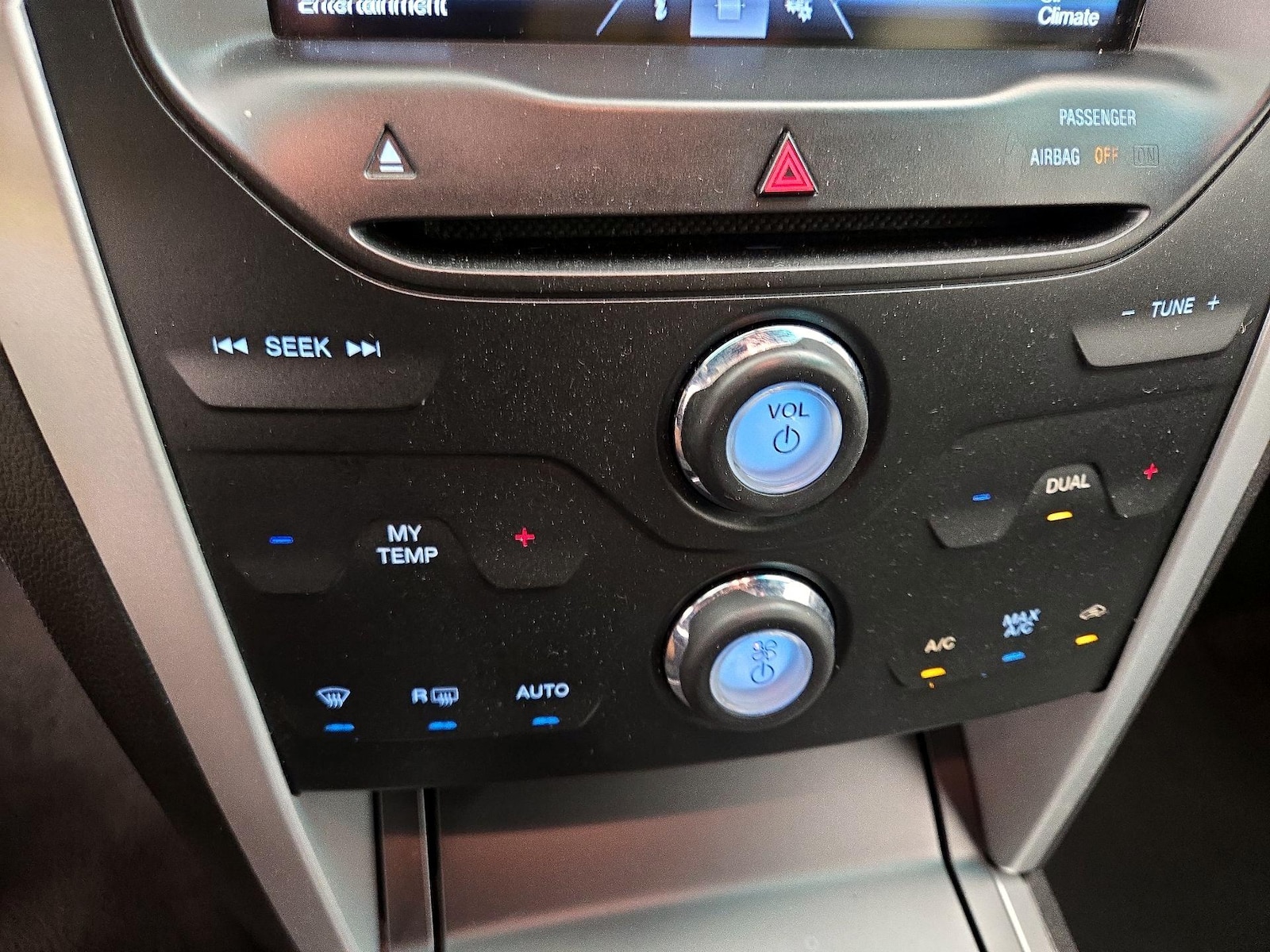 2015 Ford Explorer XLT - Photo 17