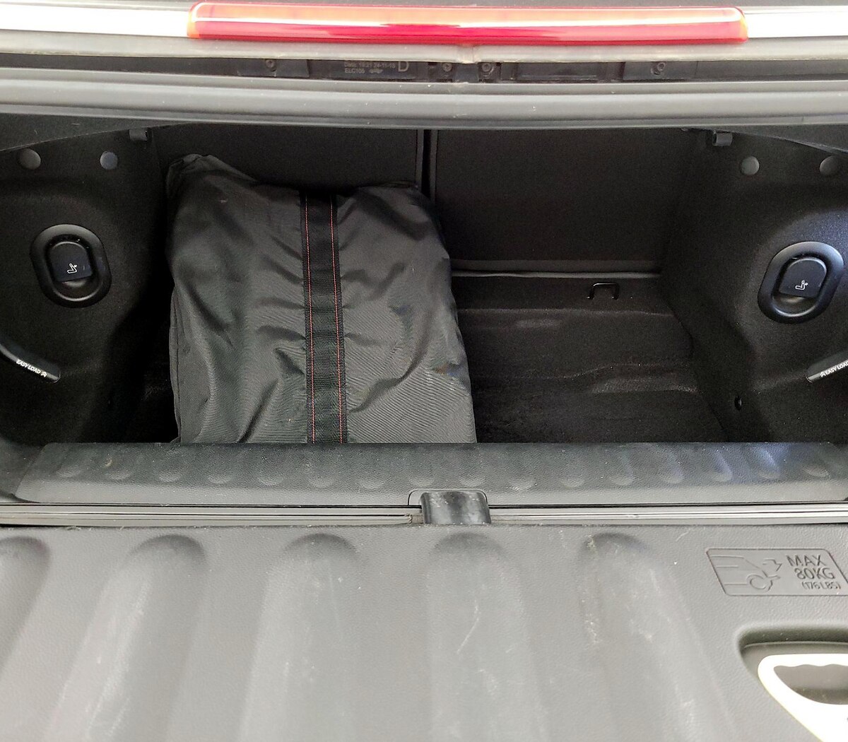 Trunk/Cargo (Seats Up)