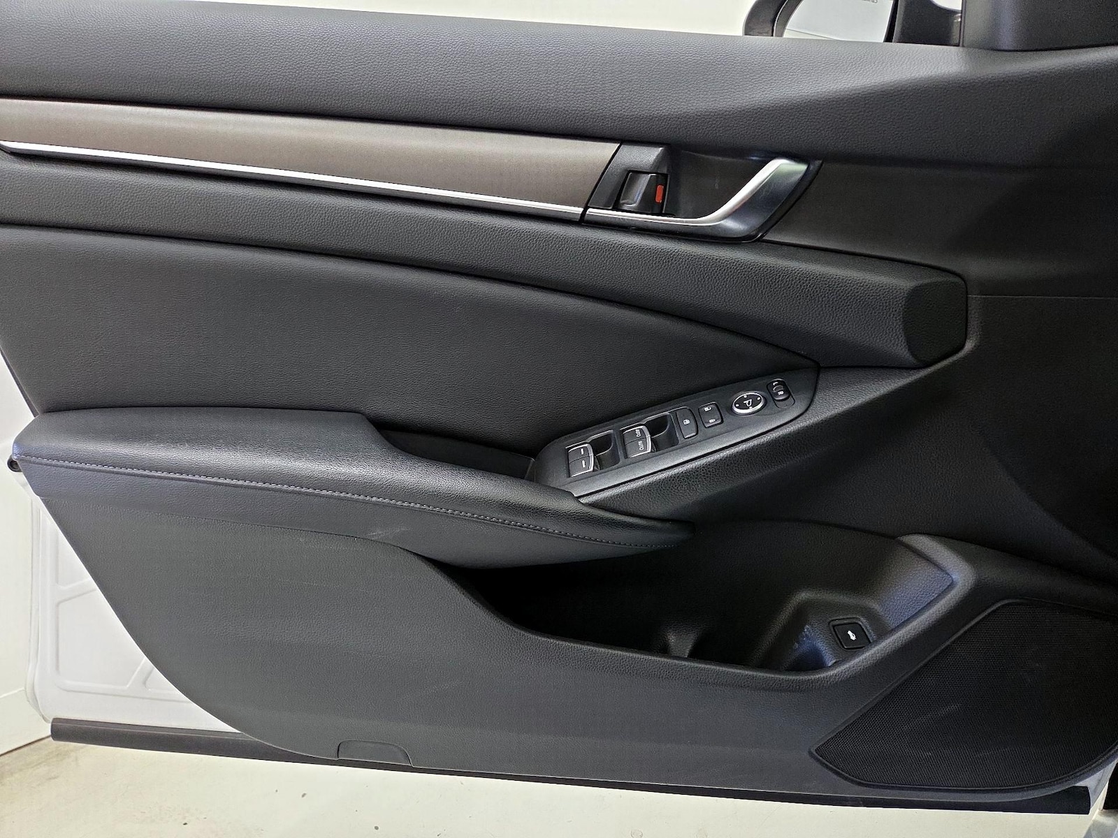 2018 Honda Accord LX - Photo 13