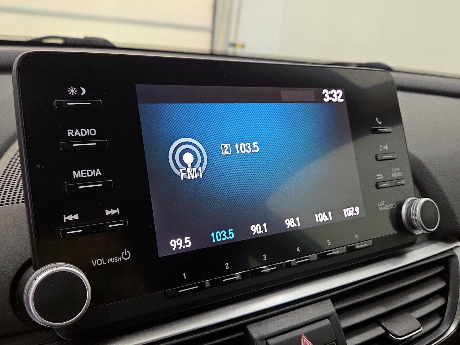 2018 Honda Accord LX - Photo 16
