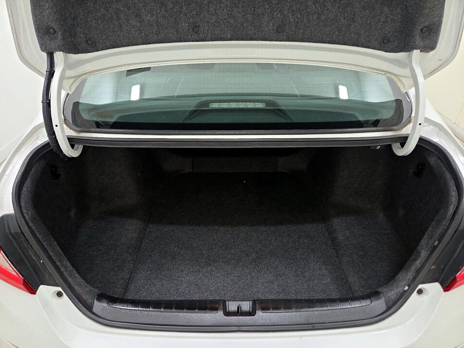 2018 Honda Accord LX - Photo 21