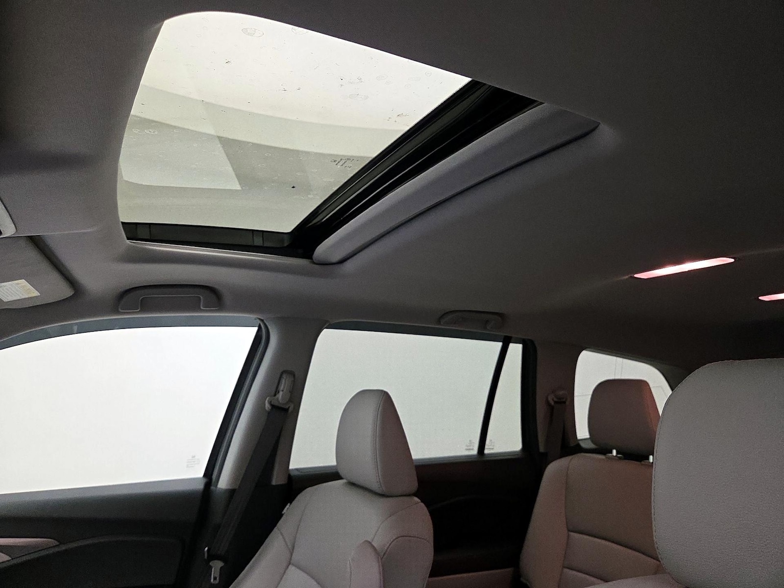 Sunroof(s) & Overhead Airbags