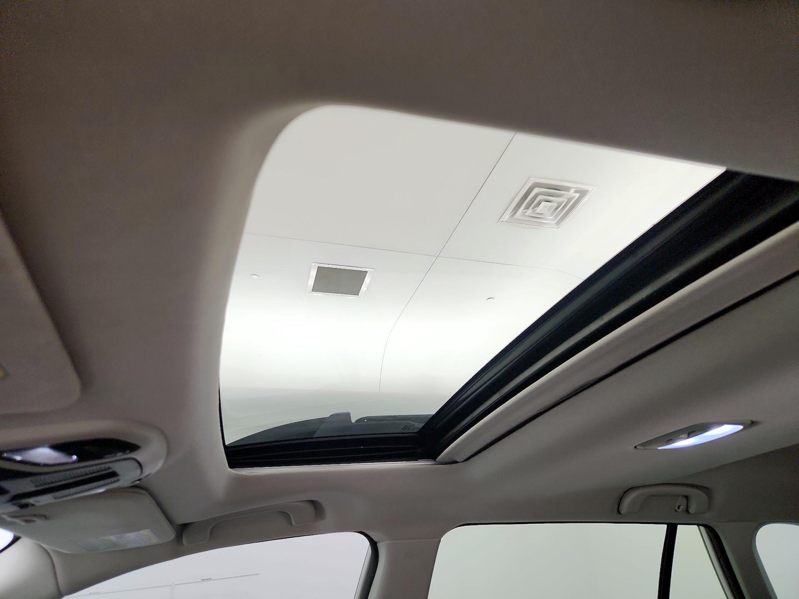 Sunroof(s) & Overhead Airbags