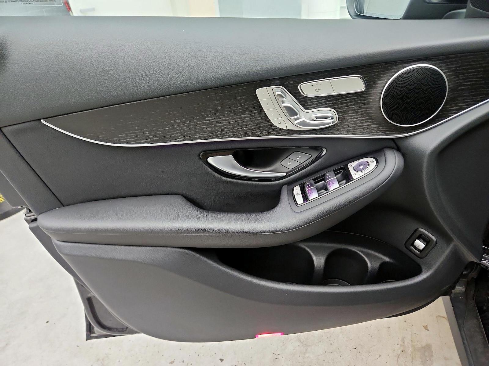 2022 Mercedes-Benz GLC GLC300 - Photo 13
