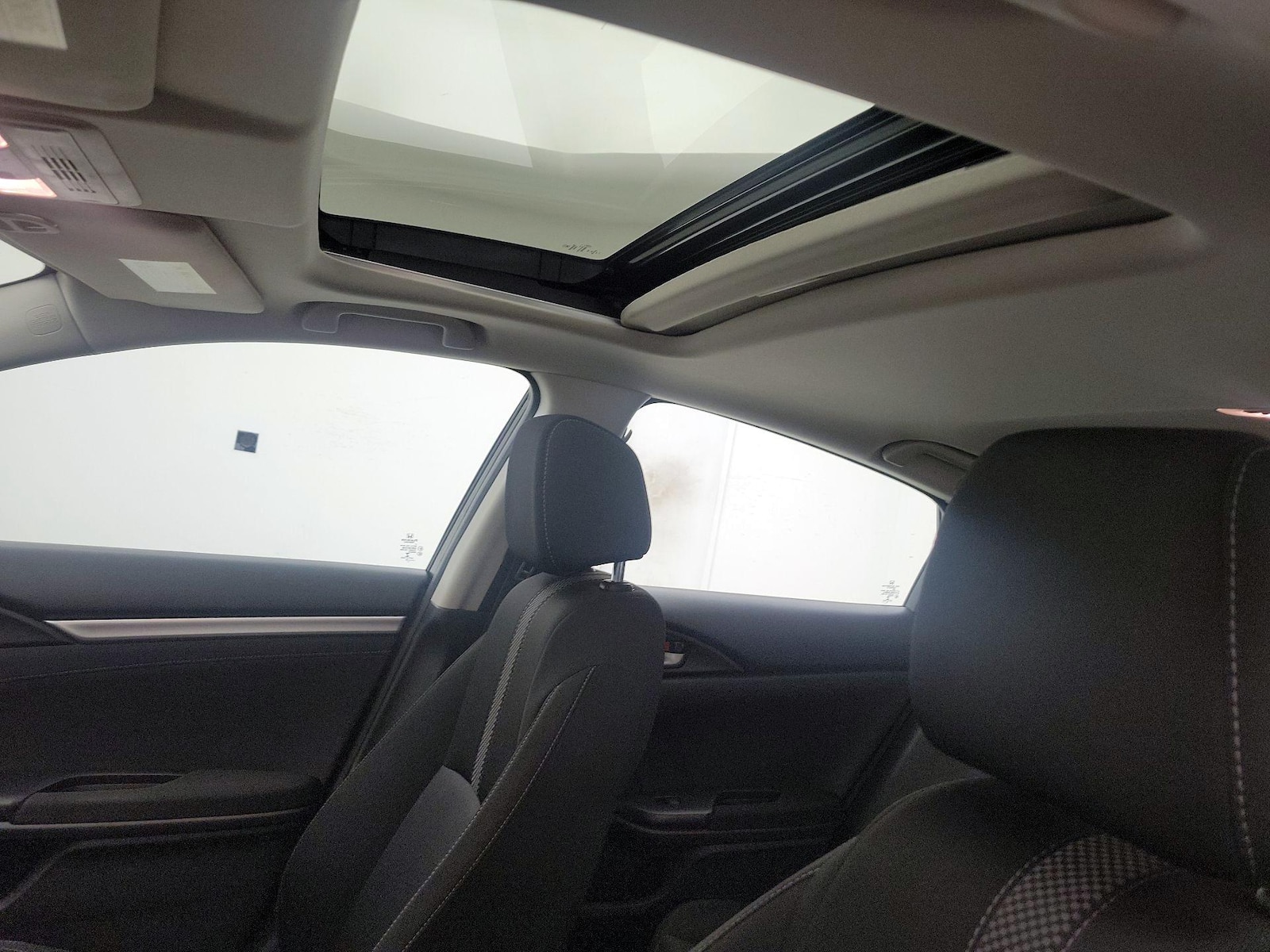 Sunroof(s) & Overhead Airbags