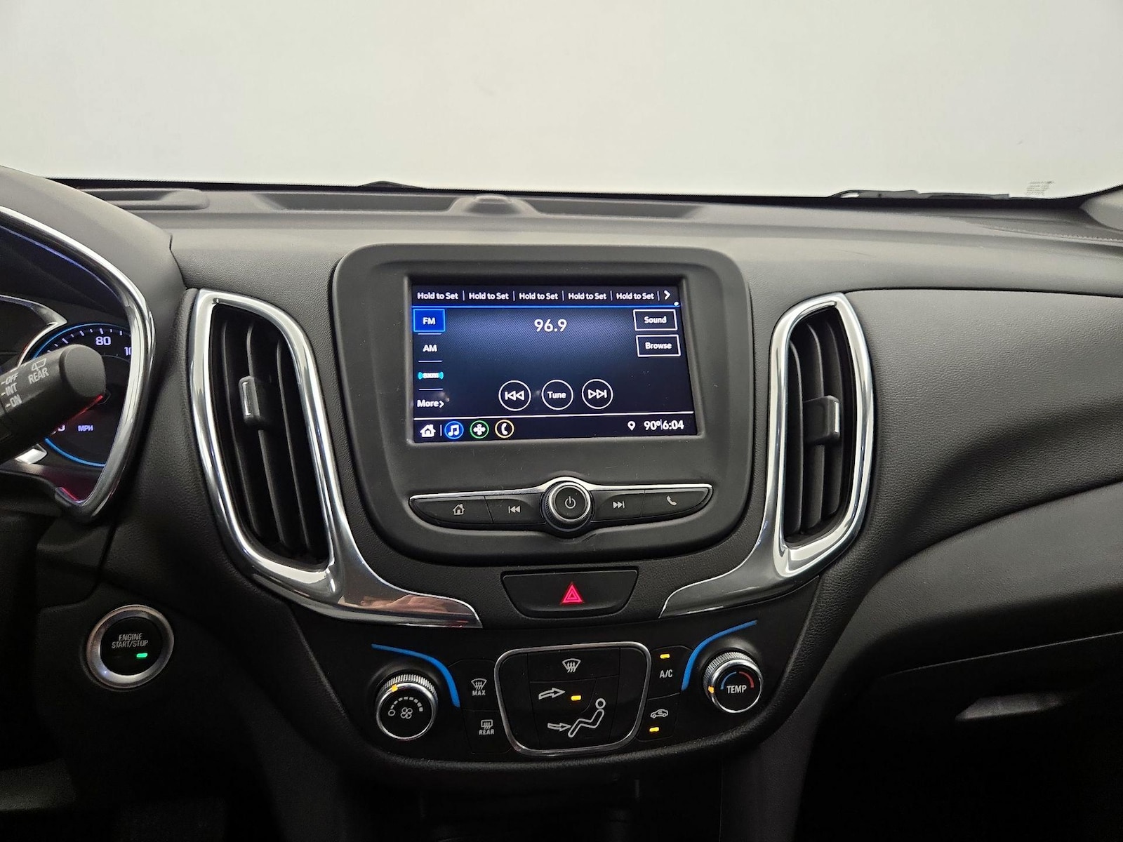 2020 Chevrolet Equinox LT - Photo 17