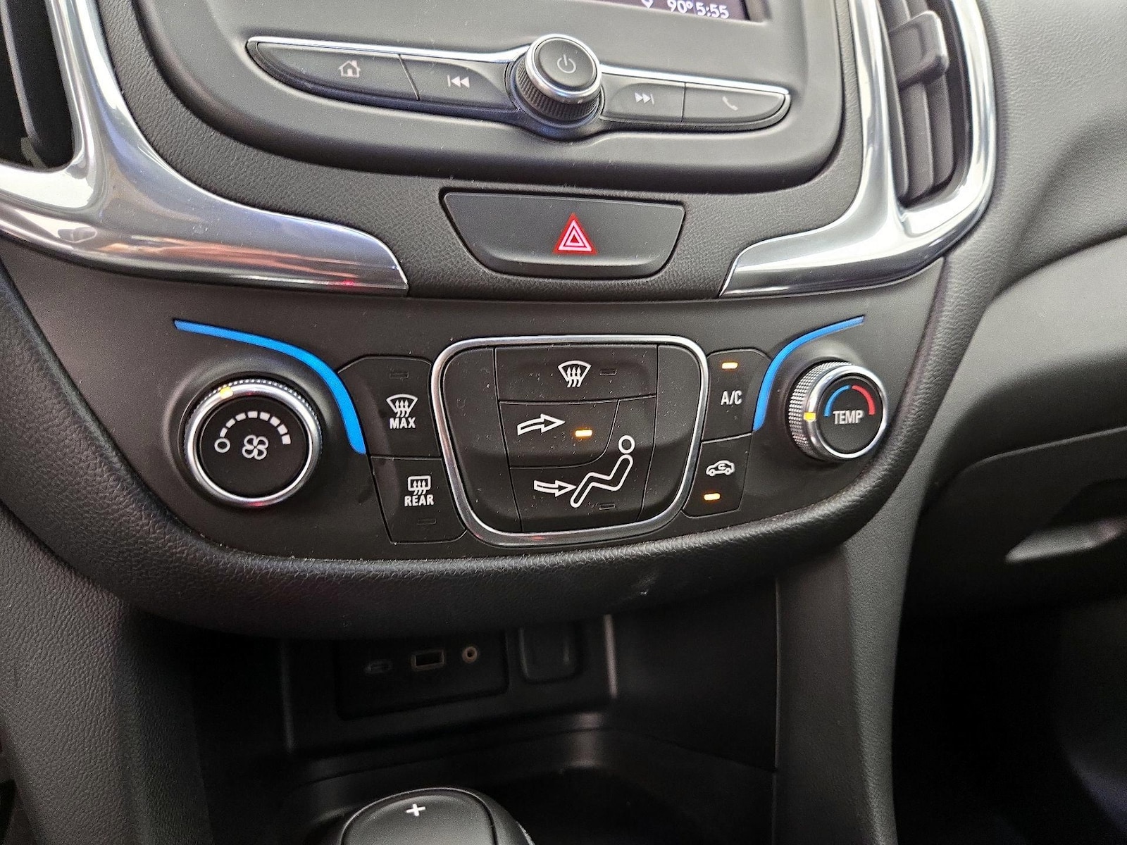 2020 Chevrolet Equinox LT - Photo 18