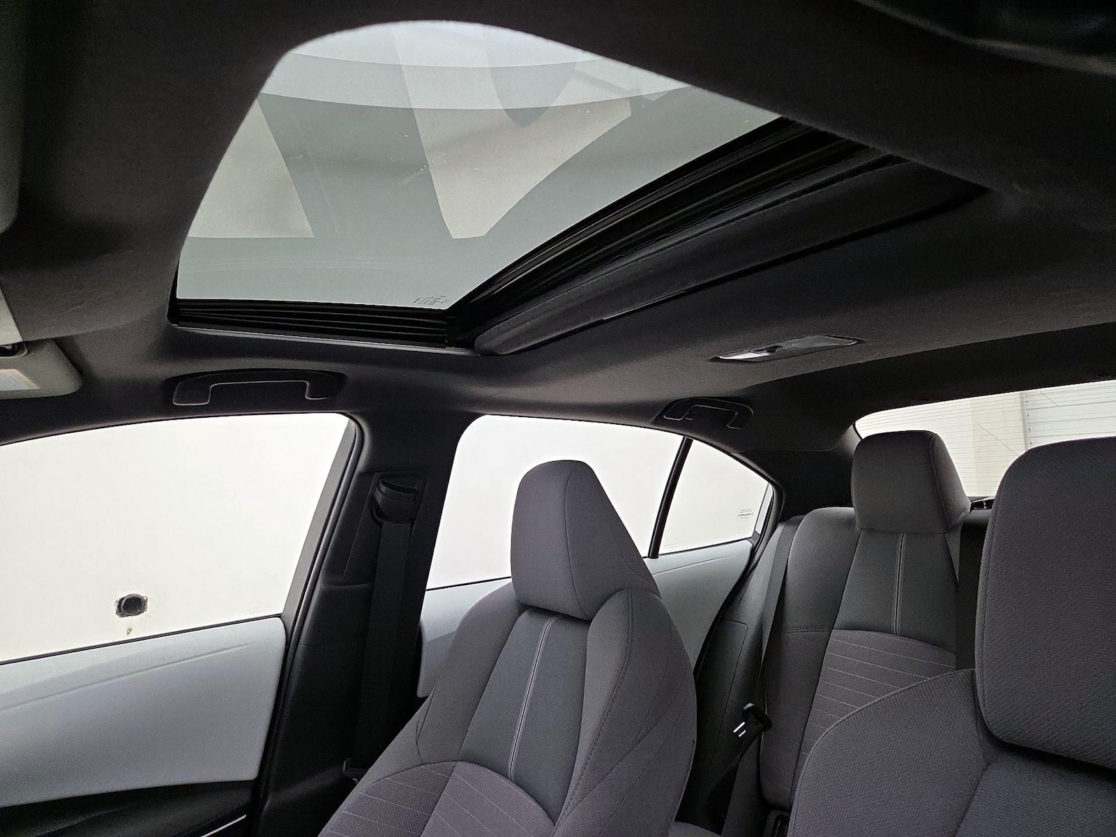 Sunroof(s) & Overhead Airbags
