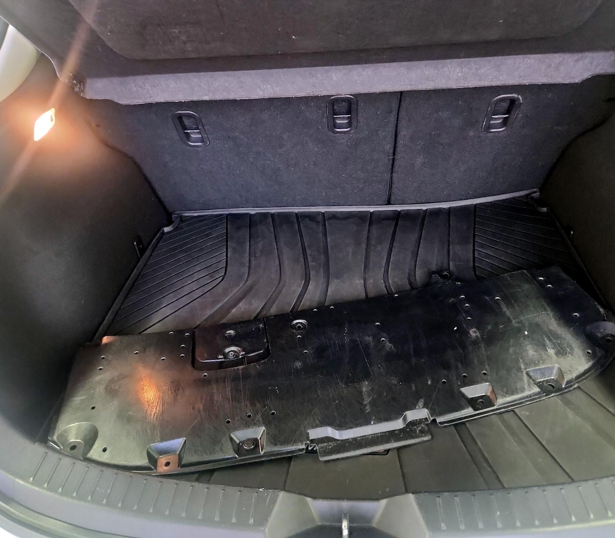Trunk/Cargo (Seats Up)