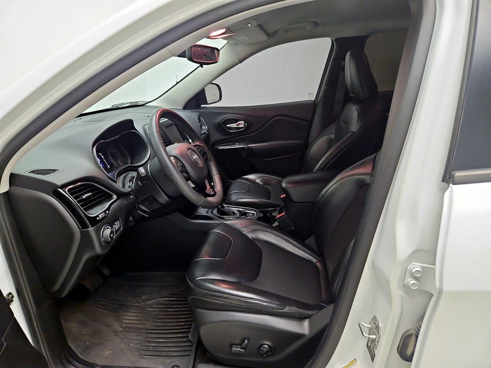 2021 Jeep Cherokee Altitude - Photo 12
