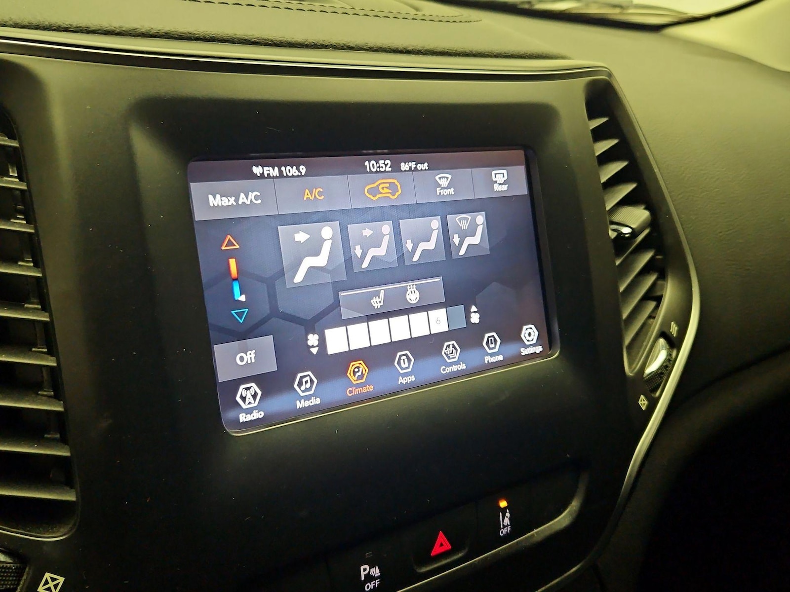 2021 Jeep Cherokee Altitude - Photo 17