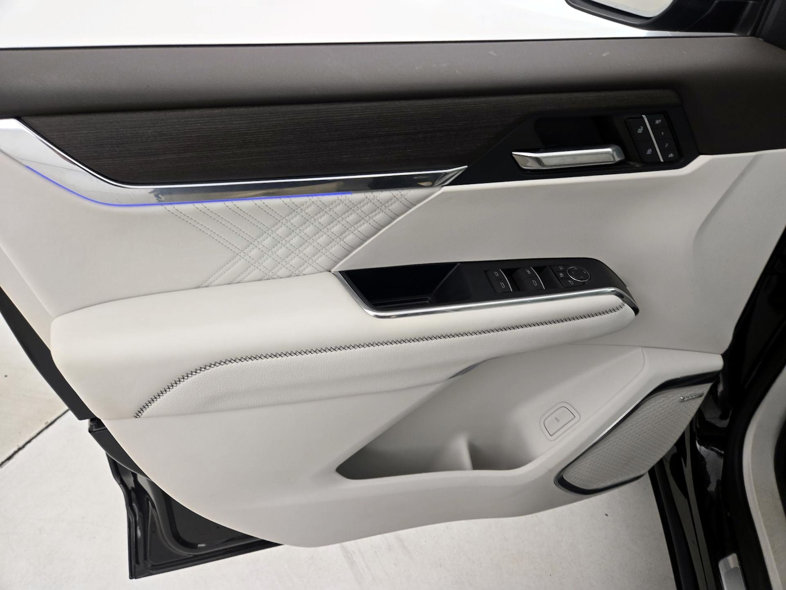 2024 GMC Acadia Denali - Photo 13