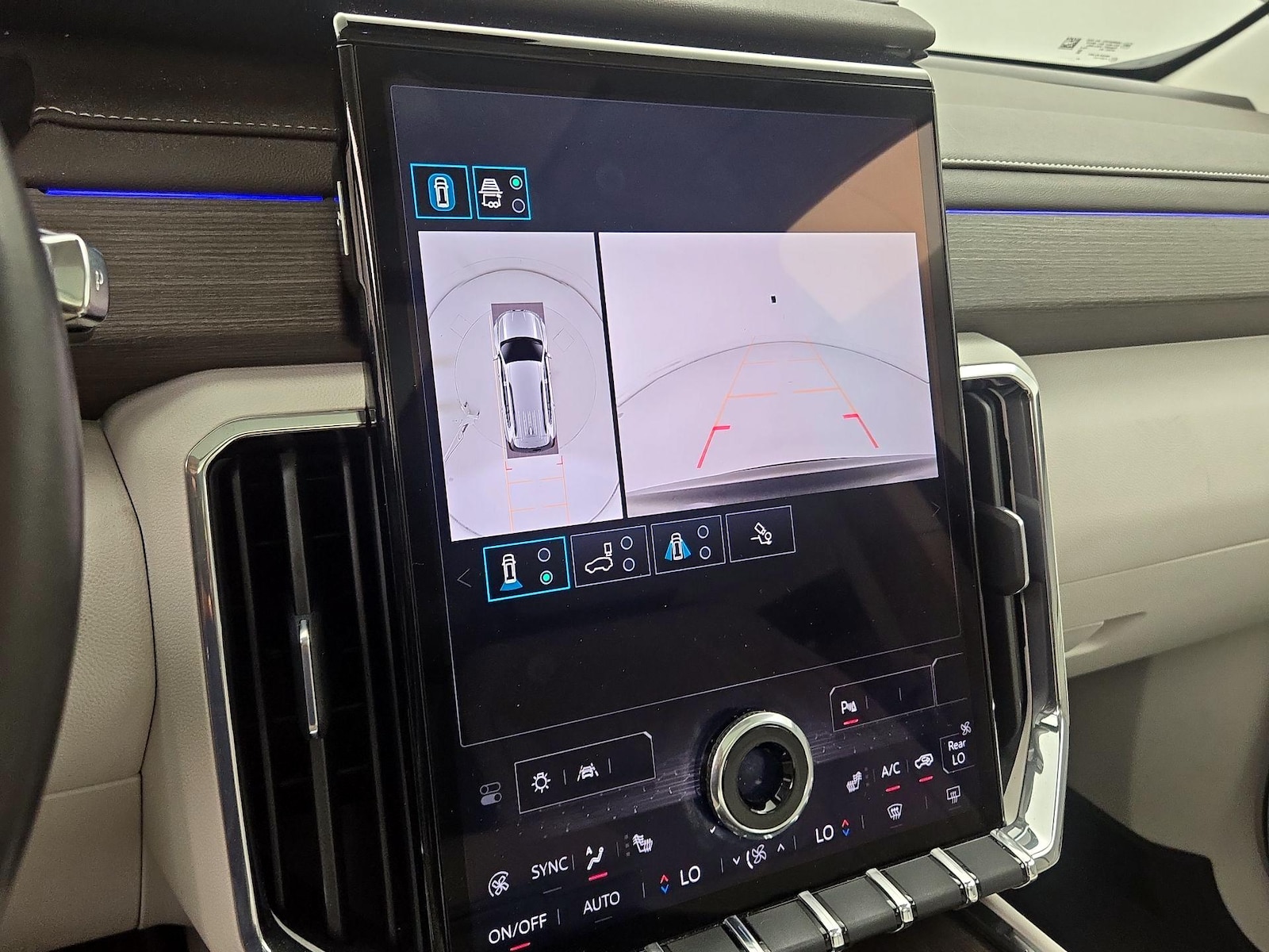 2024 GMC Acadia Denali - Photo 16