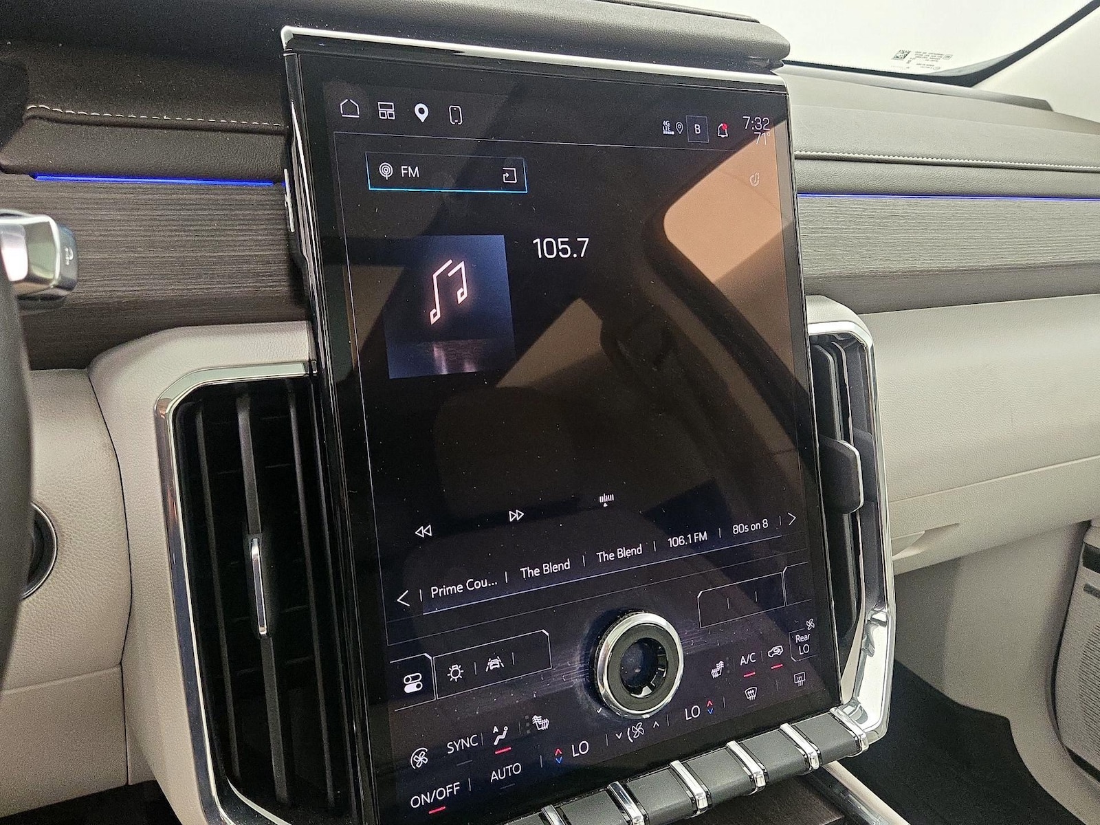 2024 GMC Acadia Denali - Photo 17