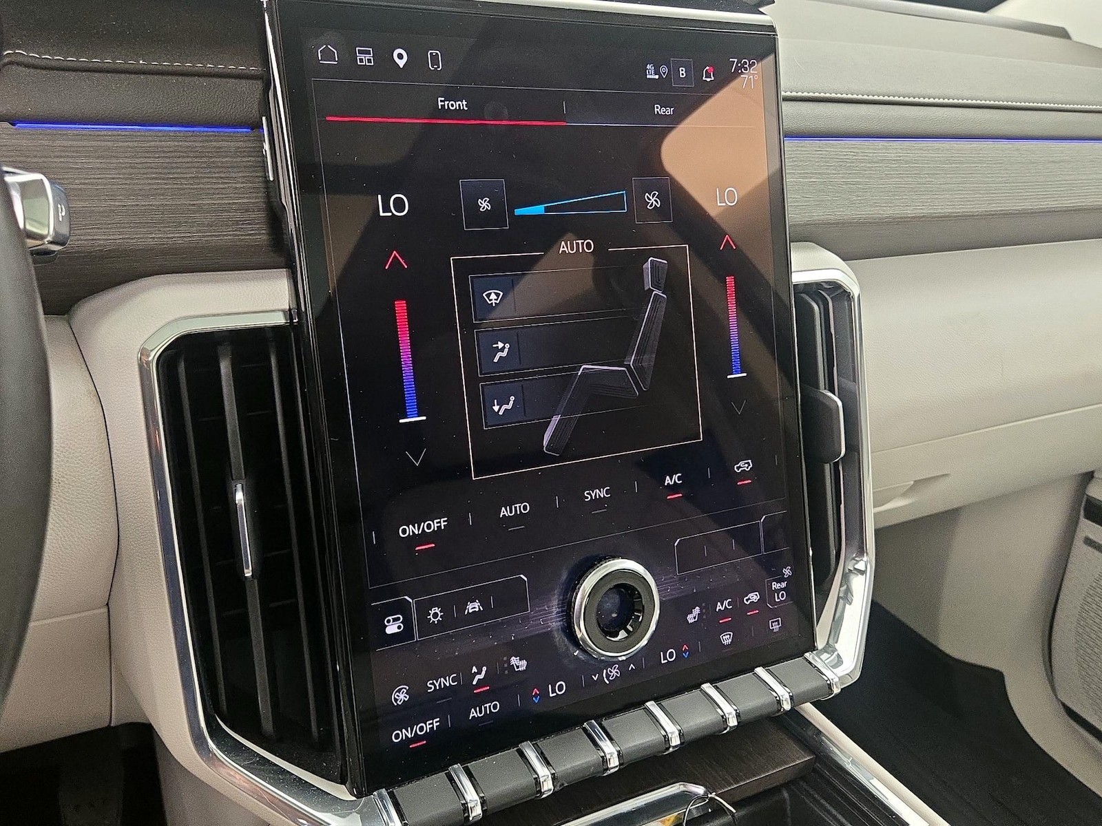 2024 GMC Acadia Denali - Photo 18
