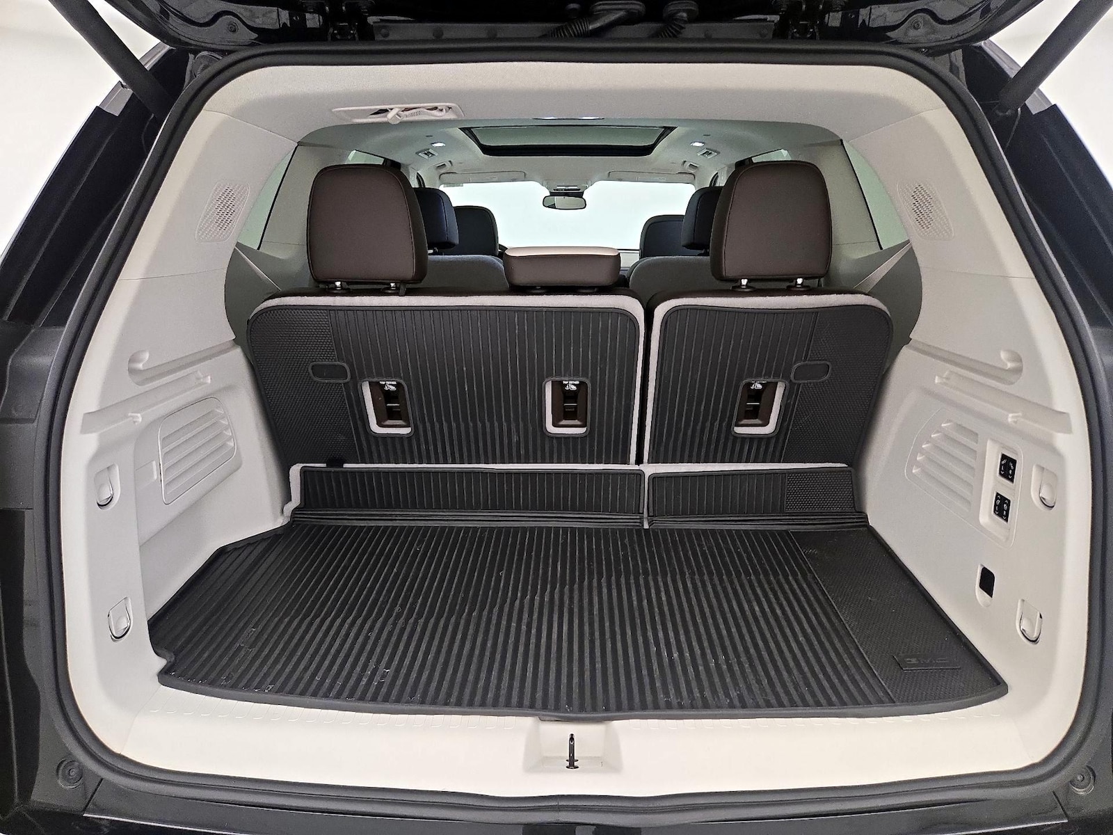 2024 GMC Acadia Denali - Photo 24