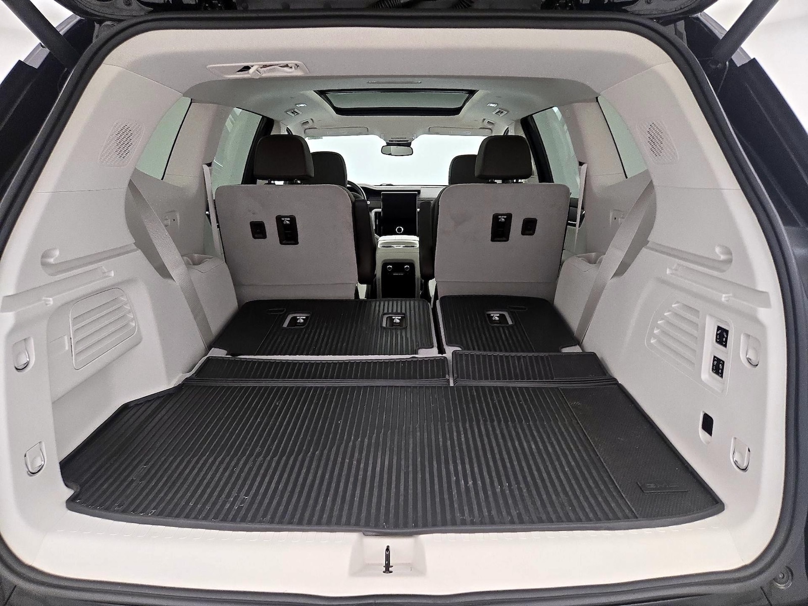2024 GMC Acadia Denali - Photo 25