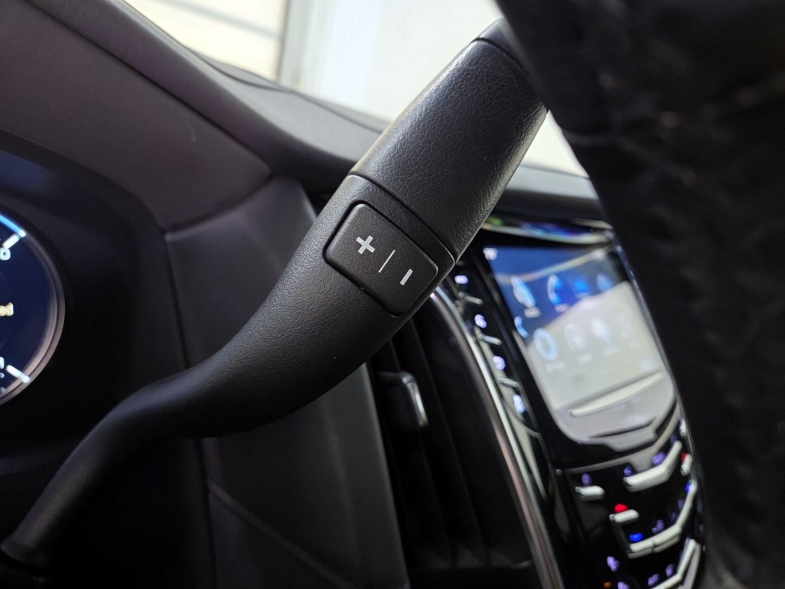 2018 Cadillac Escalade Platinum - Photo 18