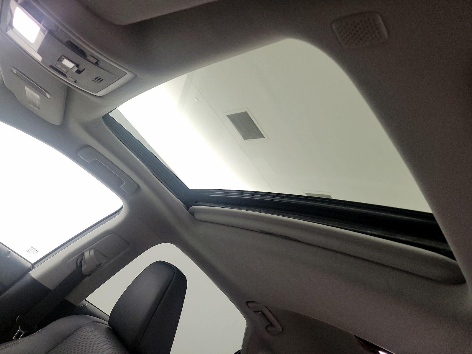 Sunroof(s) & Overhead Airbags