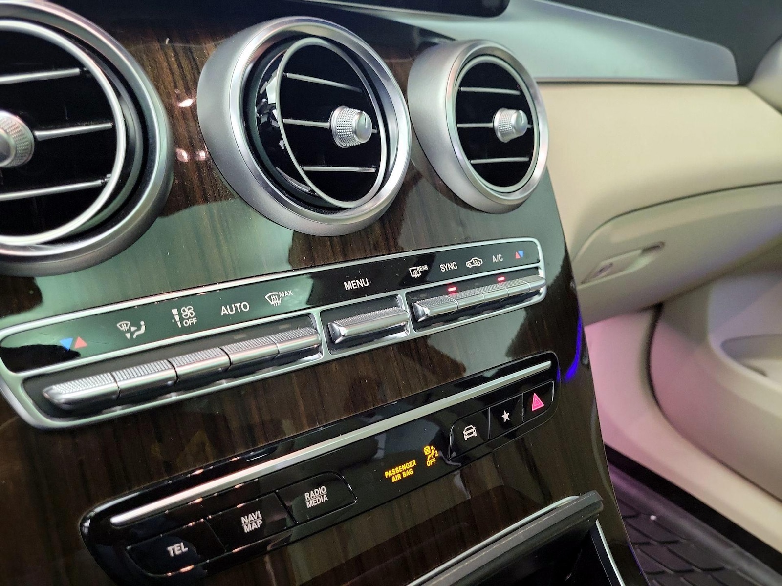 2022 Mercedes-Benz GLC GLC300 - Photo 17