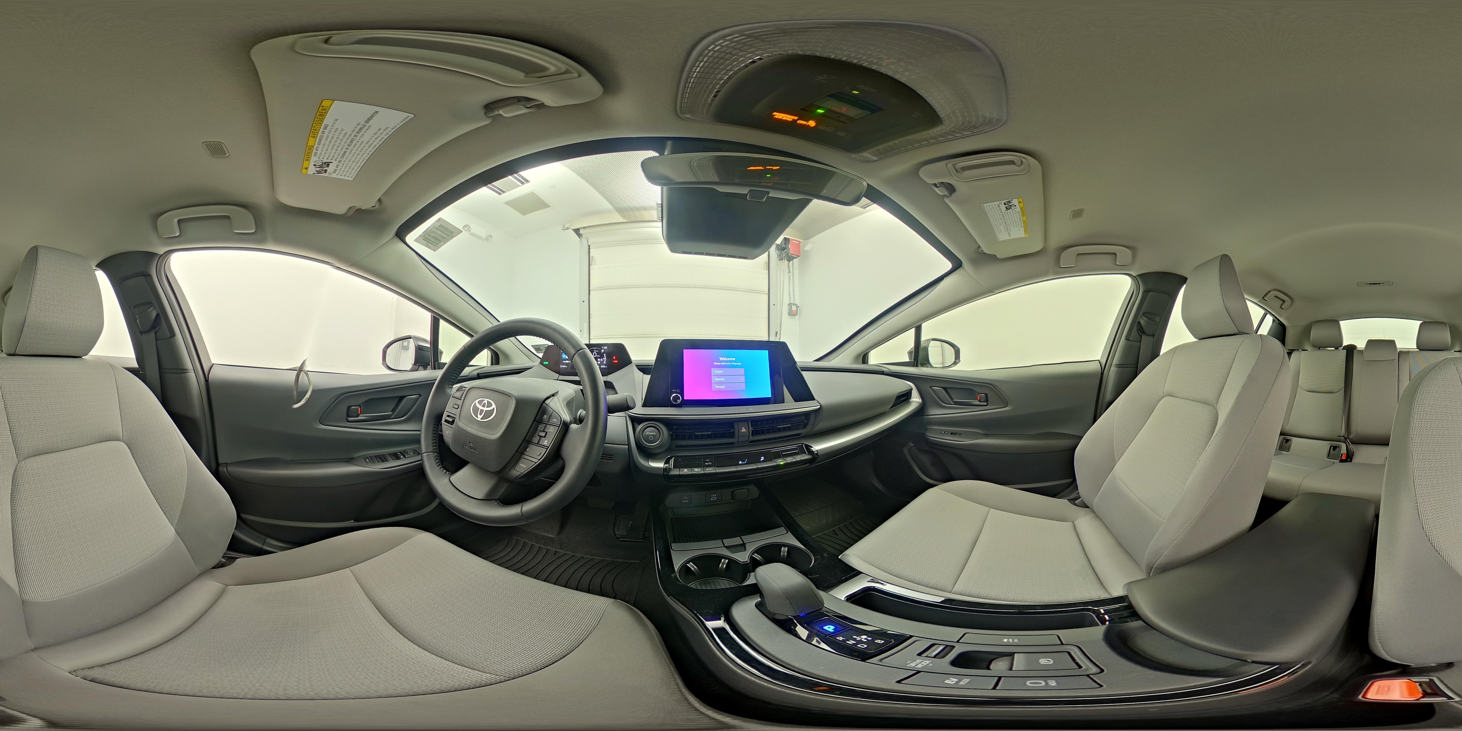 2025 Toyota Prius LE - Photo 25