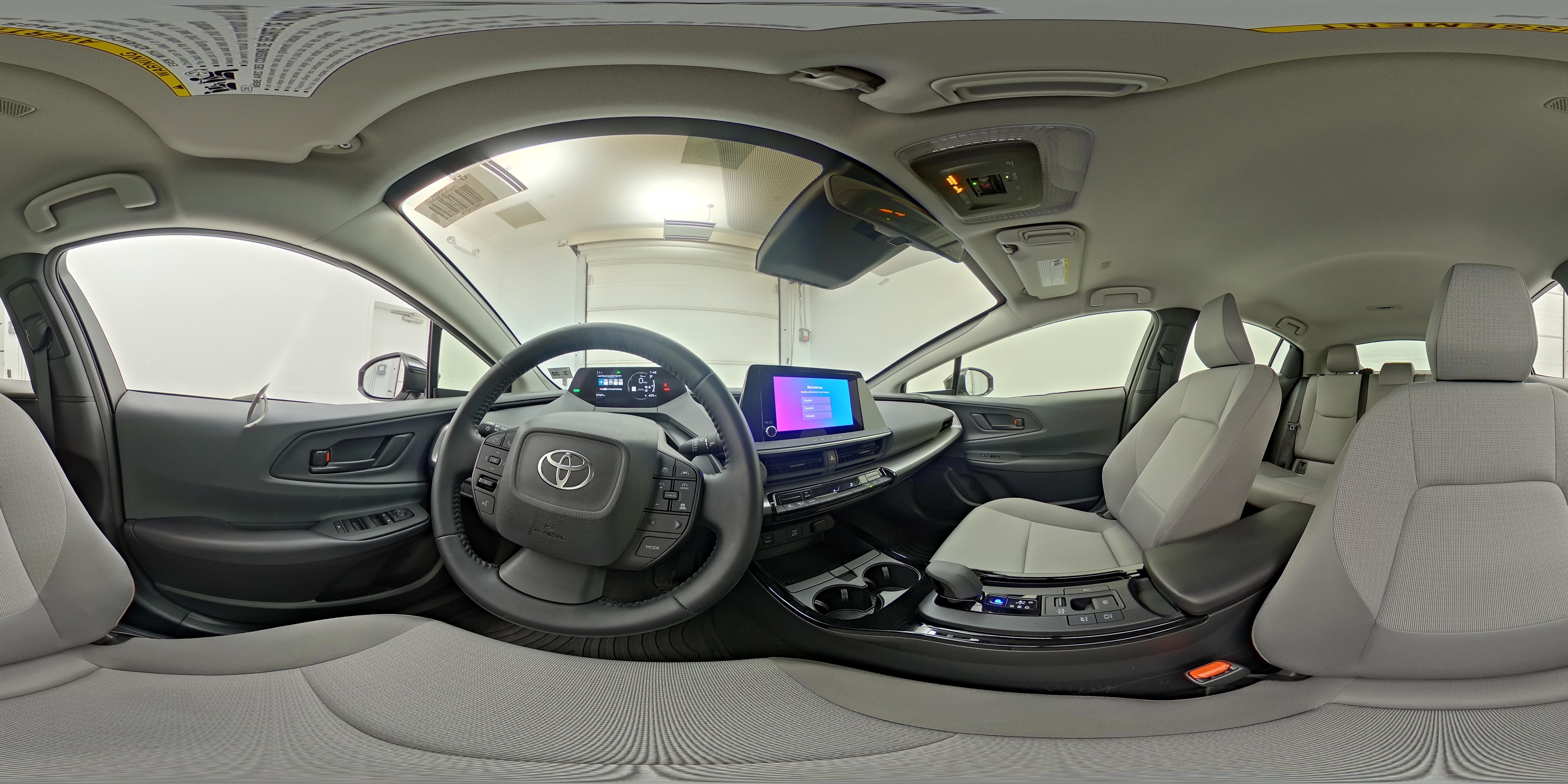 2025 Toyota Prius LE - Photo 27