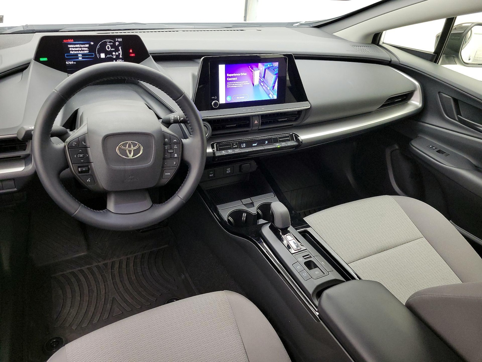 2025 Toyota Prius LE - Photo 10