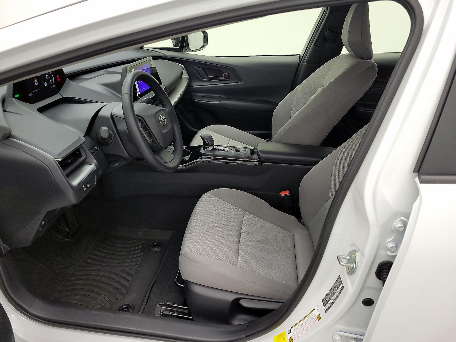 2025 Toyota Prius LE - Photo 12