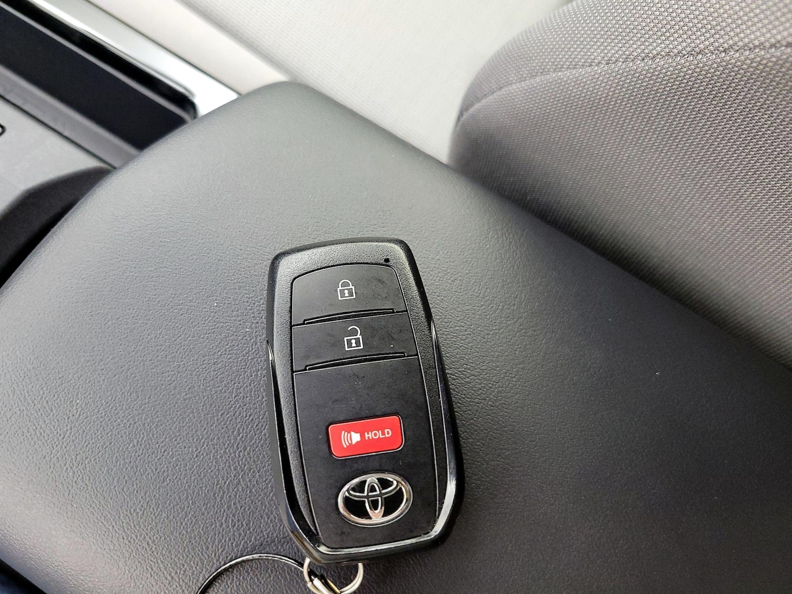 2025 Toyota Prius LE - Photo 24