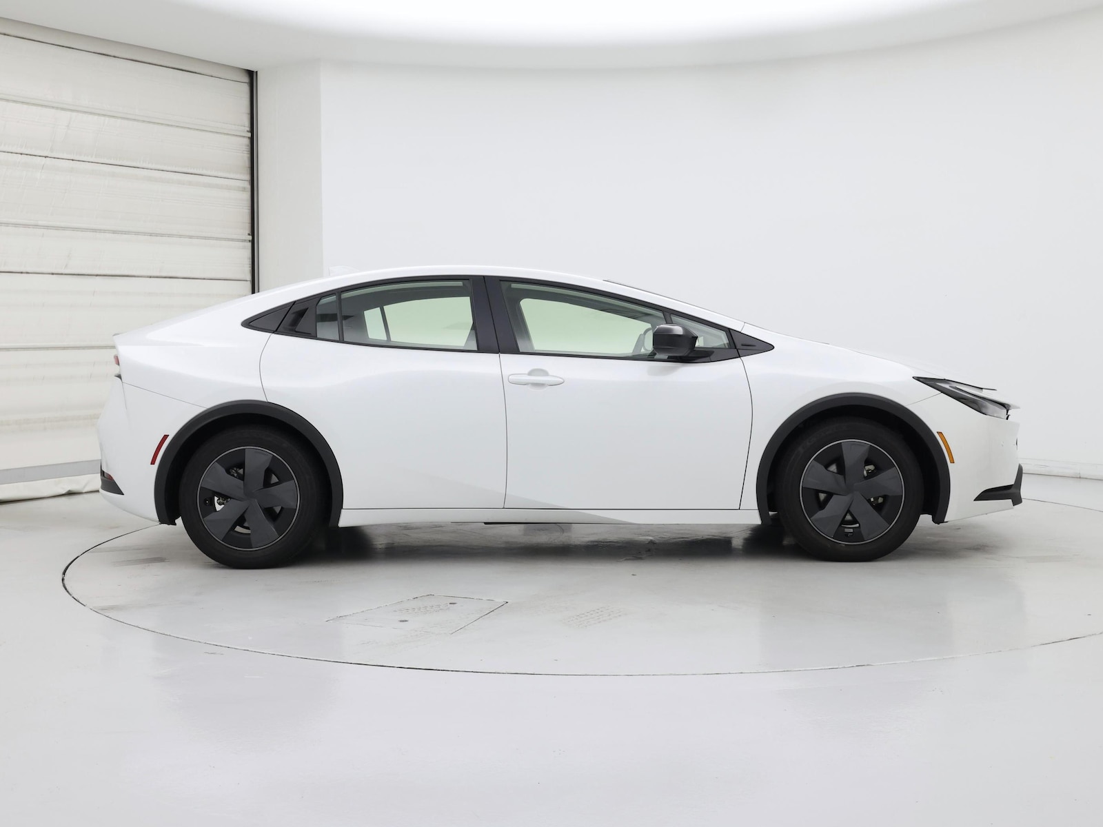 2025 Toyota Prius LE - Photo 8