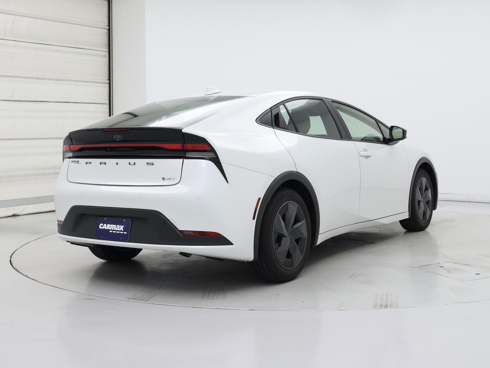 2025 Toyota Prius LE - Photo 9
