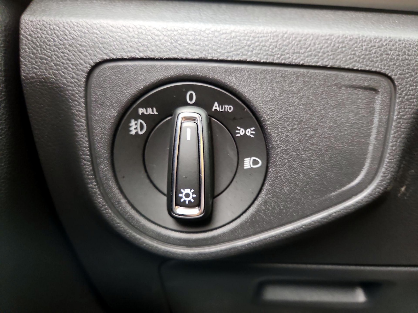 2018 Volkswagen Atlas SE w/Tech - Photo 14