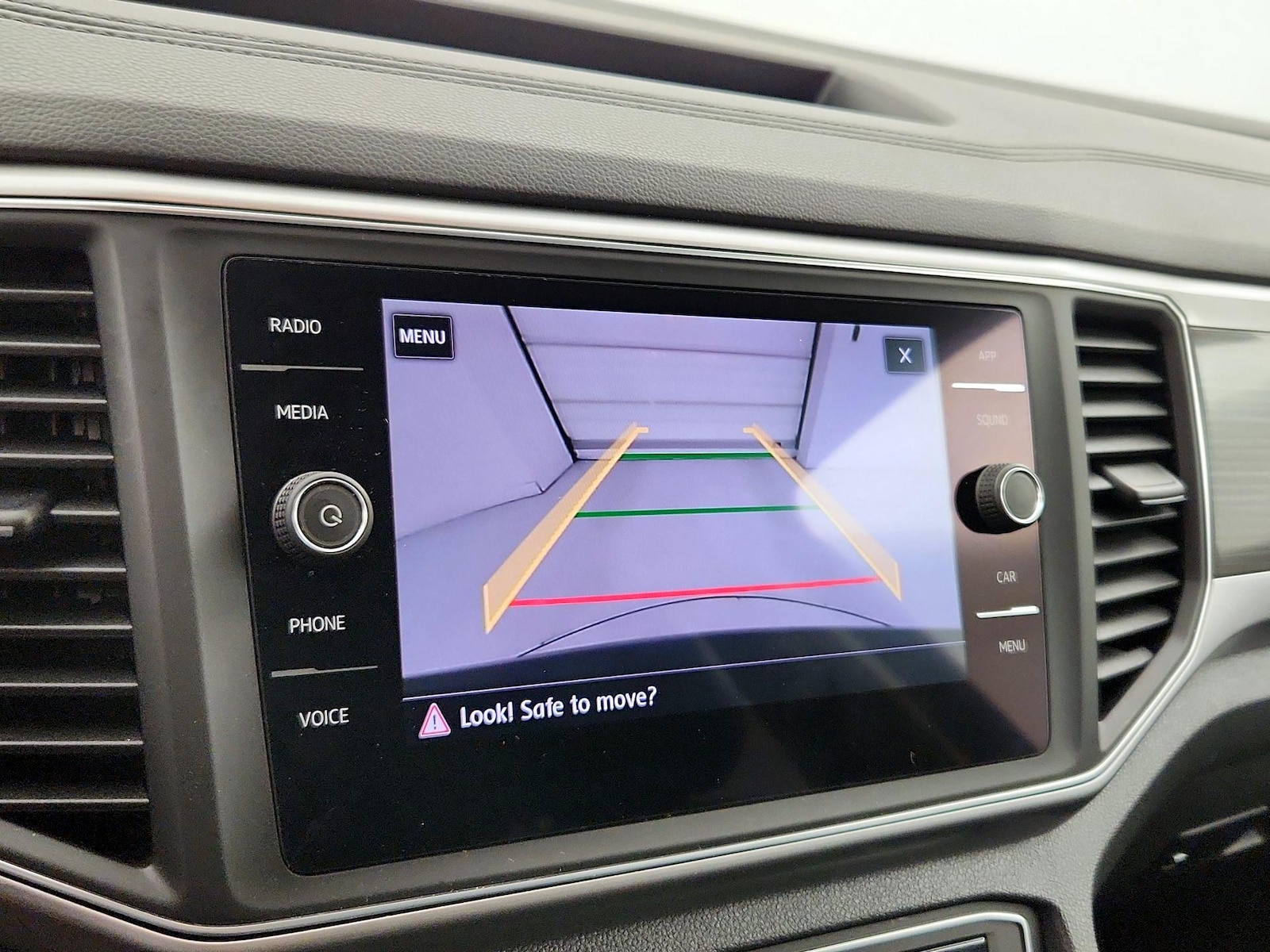 2018 Volkswagen Atlas SE w/Tech - Photo 15